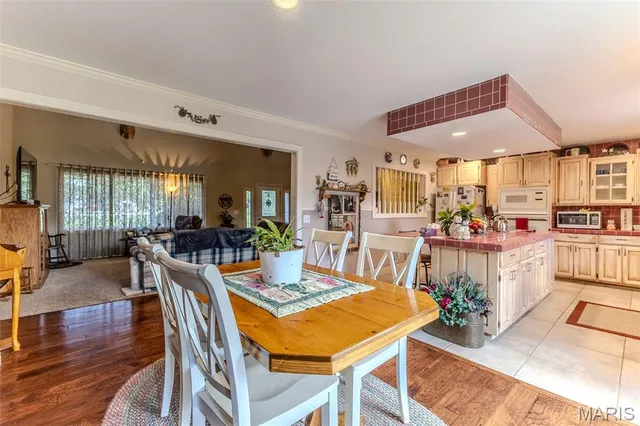 $359,900 | 31201 Osborn Drive, Lebanon, MO 65536