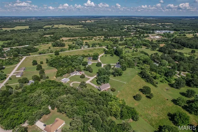 $359,900 | 31201 Osborn Drive, Lebanon, MO 65536