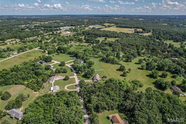 $359,900 | 31201 Osborn Drive, Lebanon, MO 65536