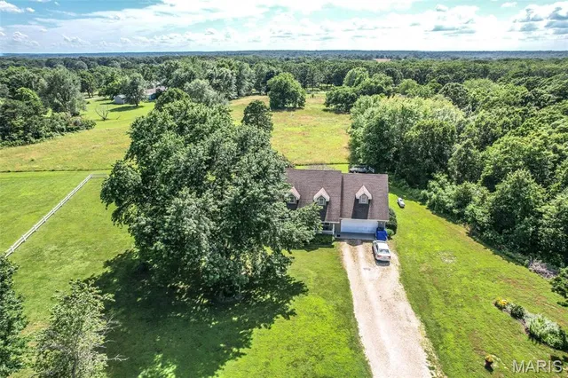 $359,900 | 31201 Osborn Drive, Lebanon, MO 65536