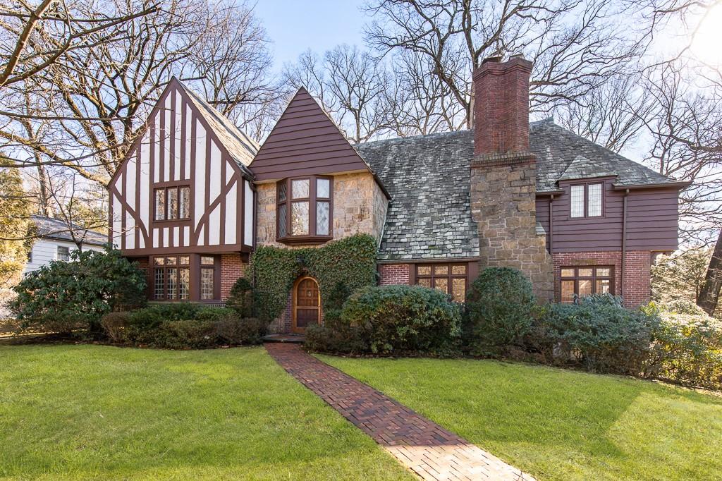 Stunning Tudor in Prime Fox Meadow Location