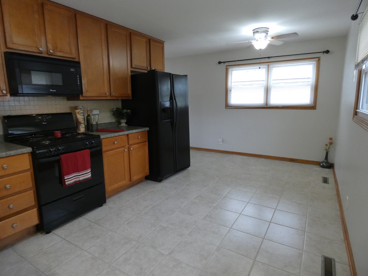 509 West Schaumburg Road Streamwood, IL 60107 - Photo 3 of 15