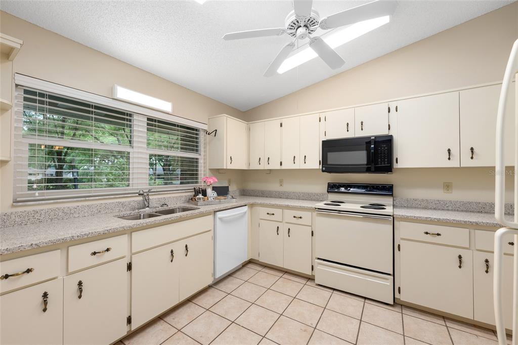 9382 Southwest 89th Court Road, Unit C Ocala, FL 34481 - Photo 18 of 48