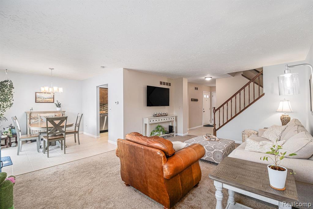 156 Stratford Lane Rochester Hills, MI 48309 - Photo 3 of 29