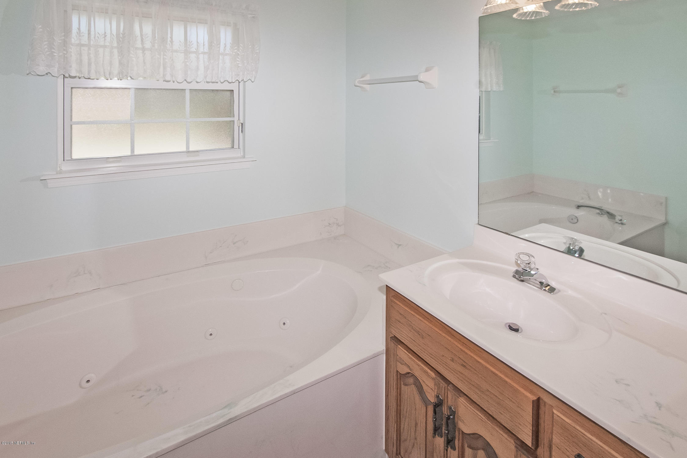 75109 Edwards Road Yulee, FL 32097 - Photo 18 of 30 a bathroom with a sink and a bathtub