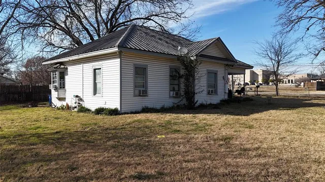 $350,000 | 213 West Eldred Street, Unit 1, Burleson, TX 76028