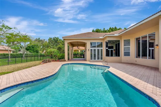 a view of a garden with plants