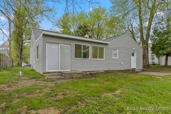 $119,900 | 6429 Rosedale Road, Lansing, MI 48911