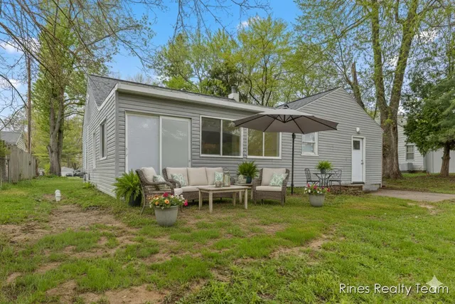 $129,900 | 6429 Rosedale Road, Lansing, MI 48911