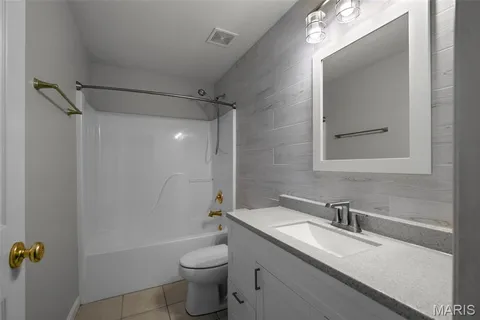 $665,000 | 332 Remington Way Drive, Ballwin, MO 63021