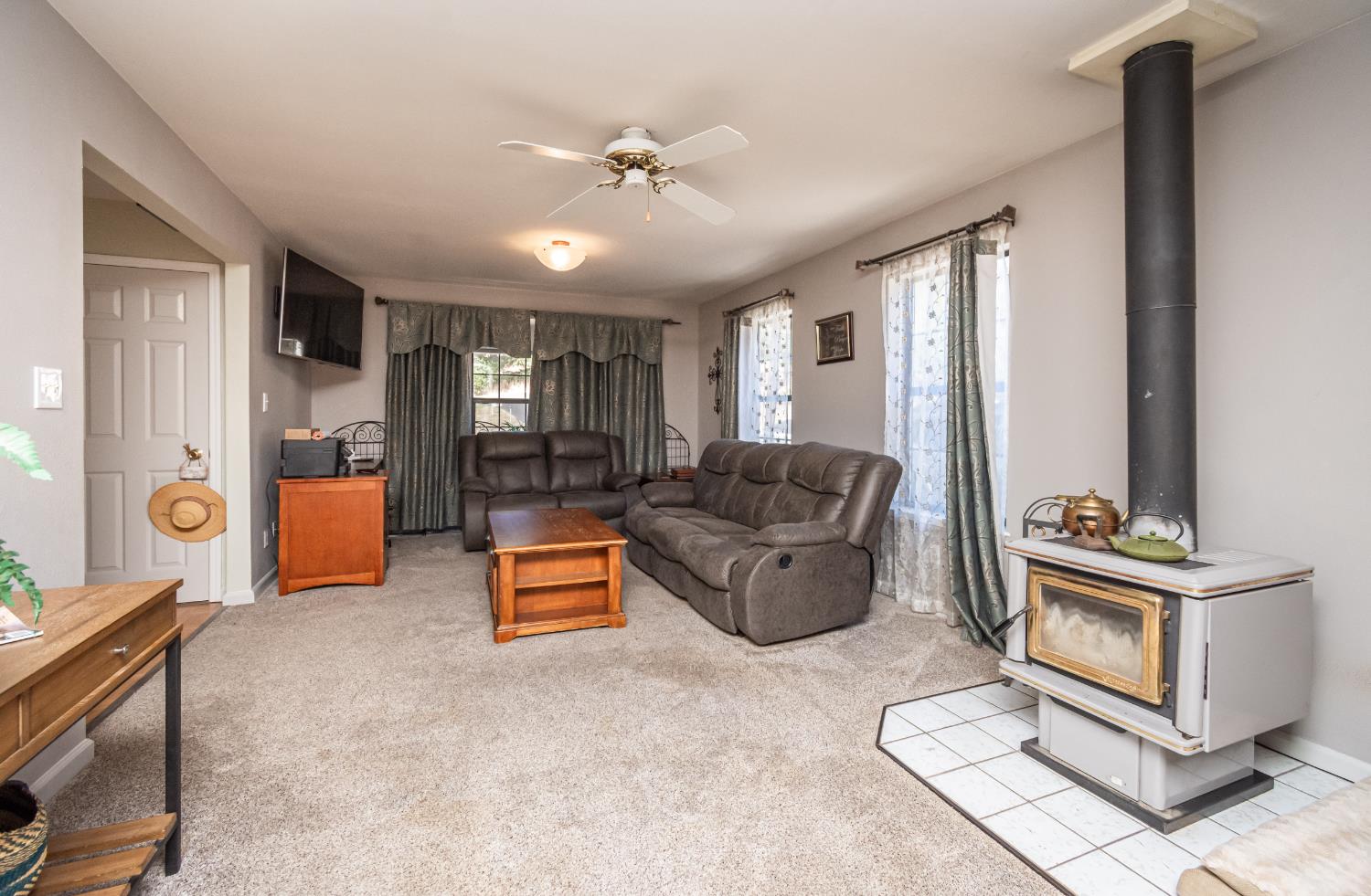 10151 Trauner Road Rough and Ready, CA 95975 - Photo 16 of 45 a living room with furniture and wooden floor