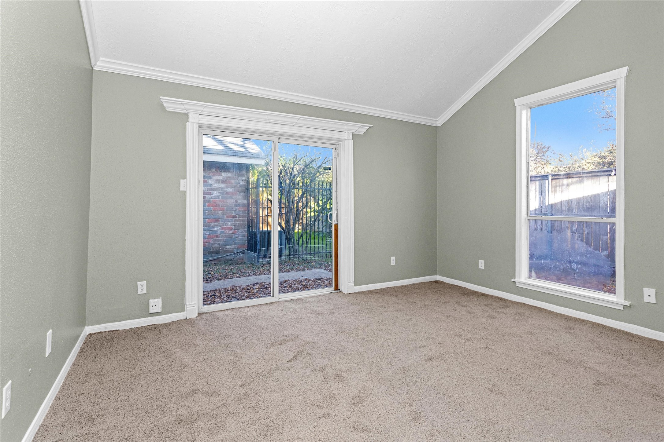 12443 South Rachlin Circle Houston, TX 77071 - Photo 14 of 29 an empty room with sliding glass door and glass door