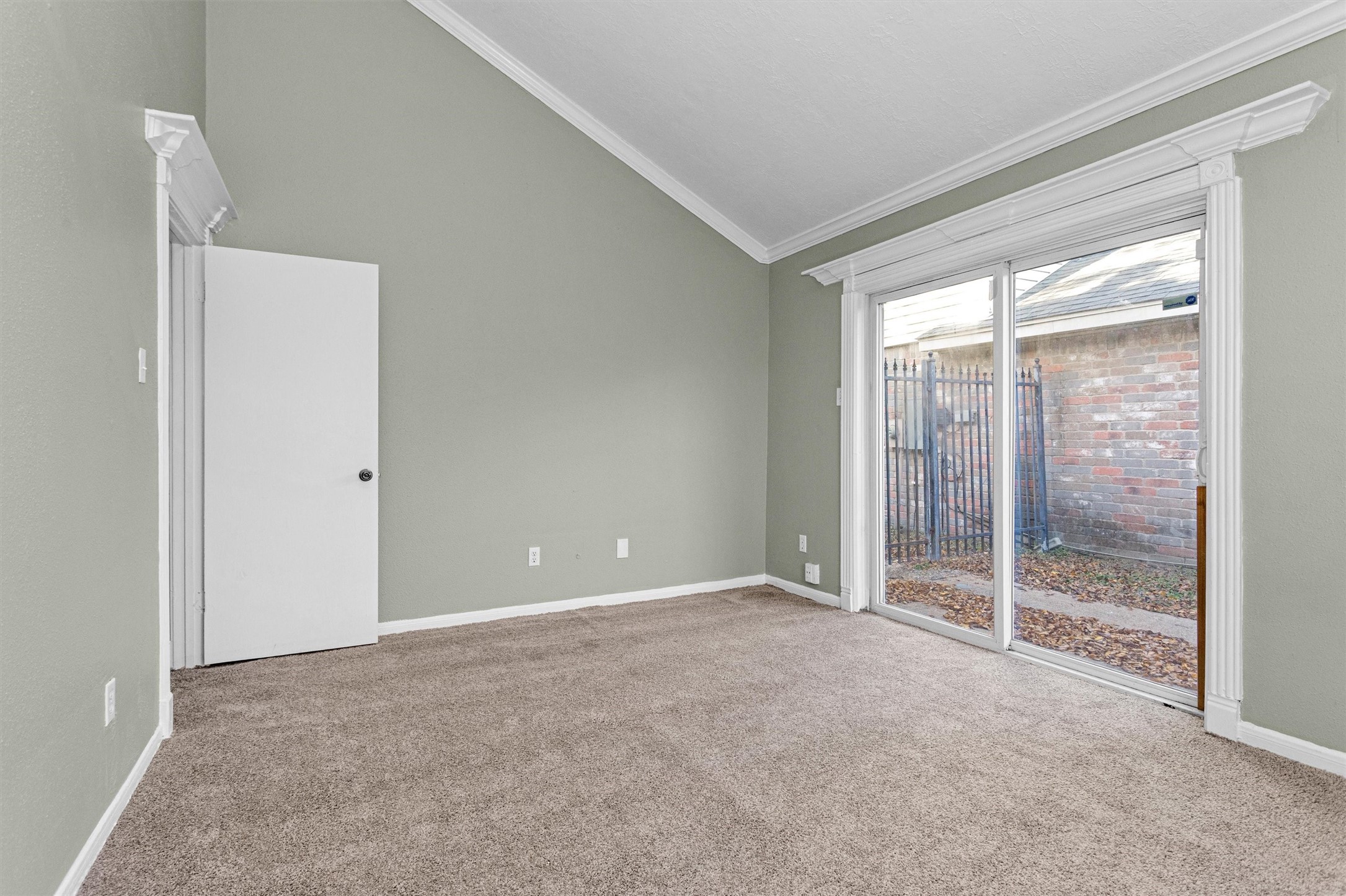12443 South Rachlin Circle Houston, TX 77071 - Photo 16 of 29 a view of an empty room with glass door