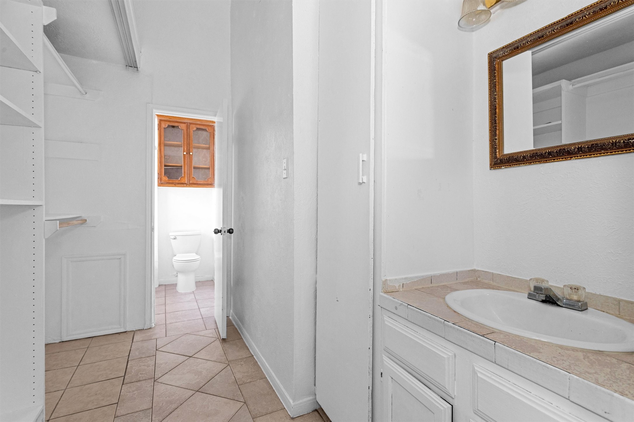 12443 South Rachlin Circle Houston, TX 77071 - Photo 17 of 29 a bathroom with a sink and a mirror