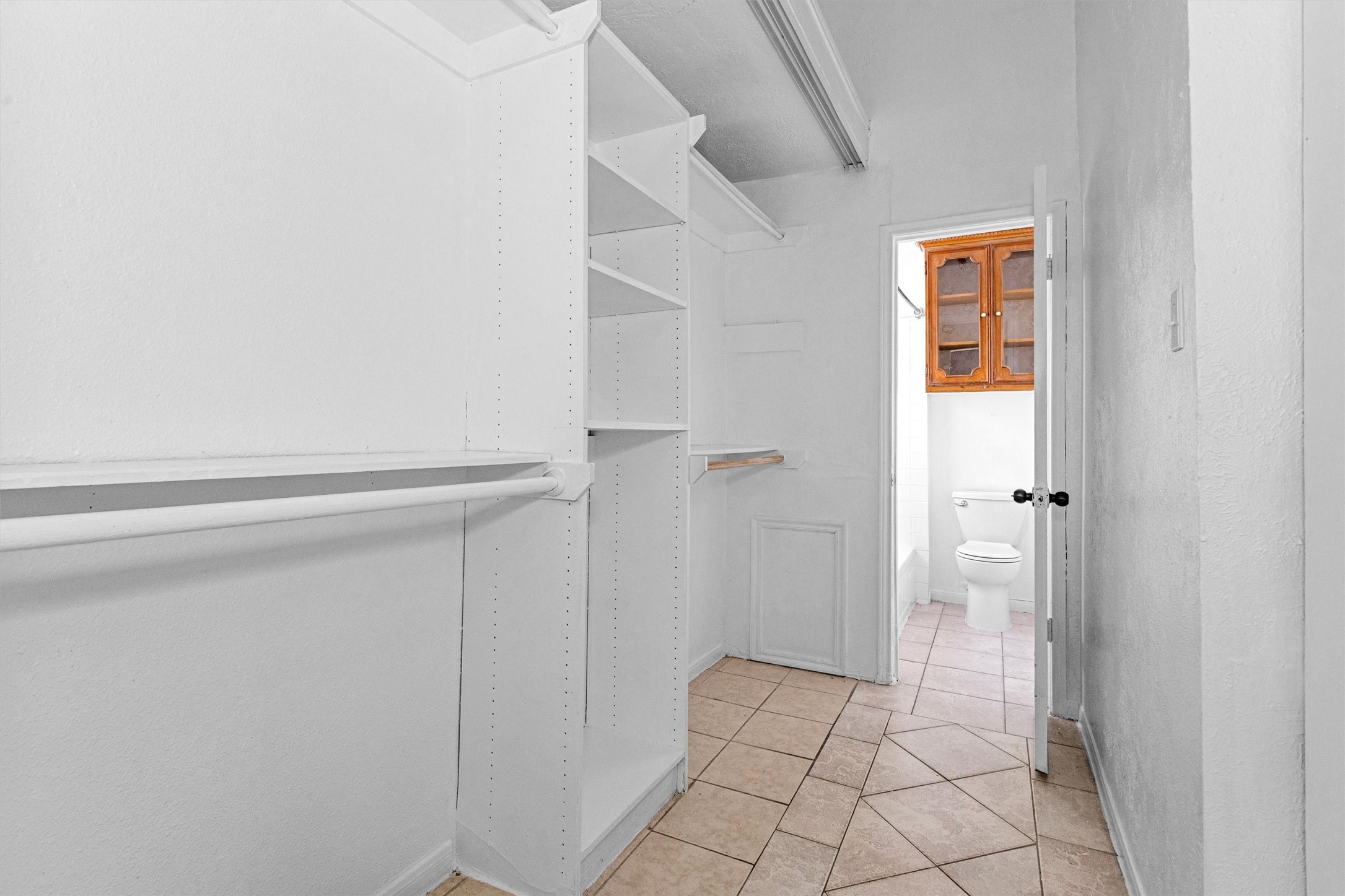 12443 South Rachlin Circle Houston, TX 77071 - Photo 18 of 29 a view of a hallway