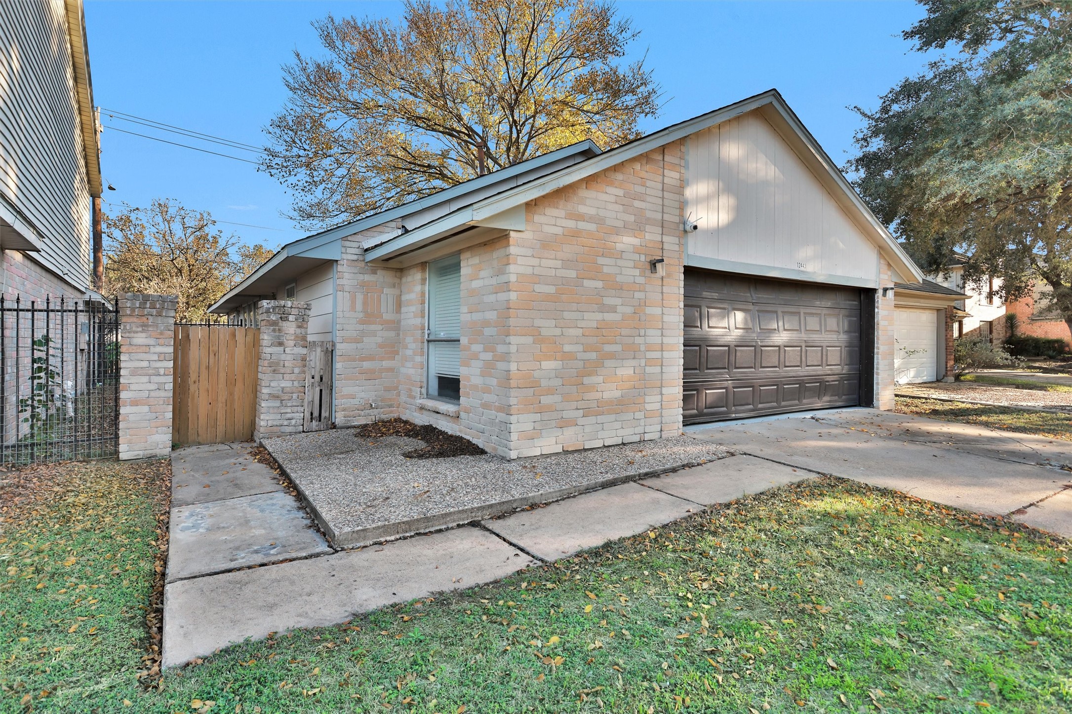 12443 South Rachlin Circle Houston, TX 77071 - Photo 2 of 29 a front view of a house with a yard and garage