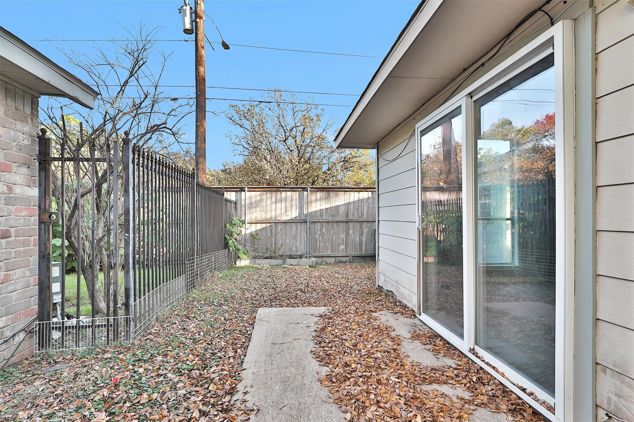 12443 South Rachlin Circle Houston, TX 77071 - Photo 26 of 29 a view of a outdoor space