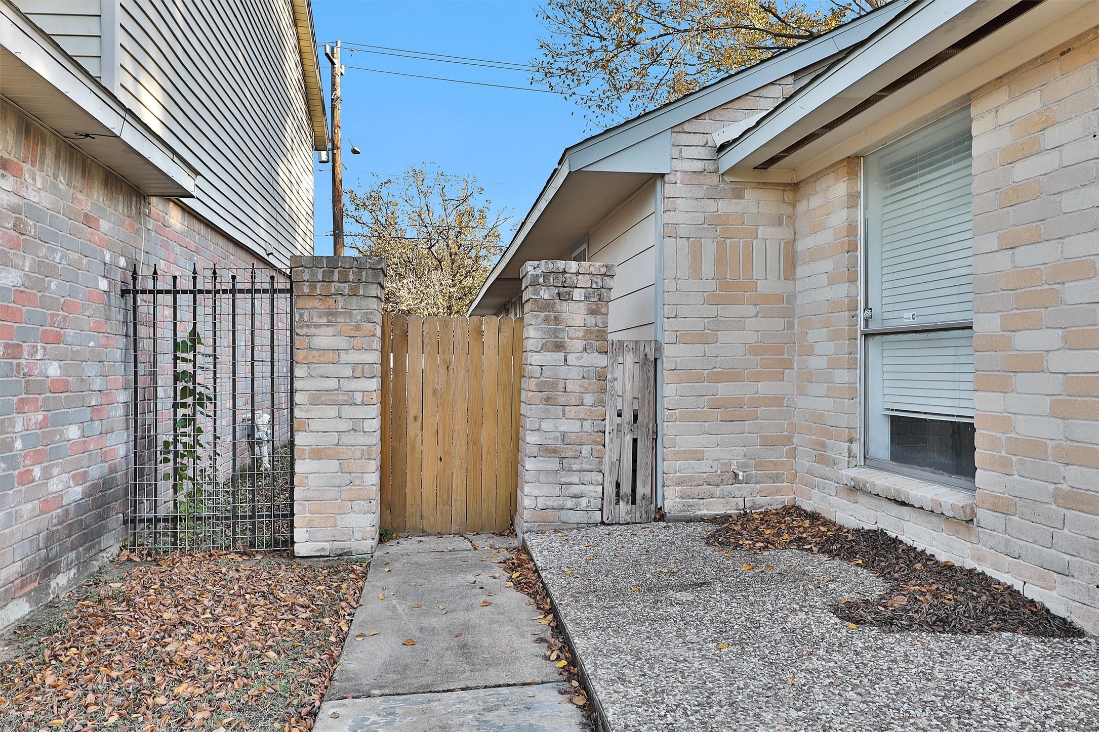 12443 South Rachlin Circle Houston, TX 77071 - Photo 3 of 29 a front view of a house with a yard