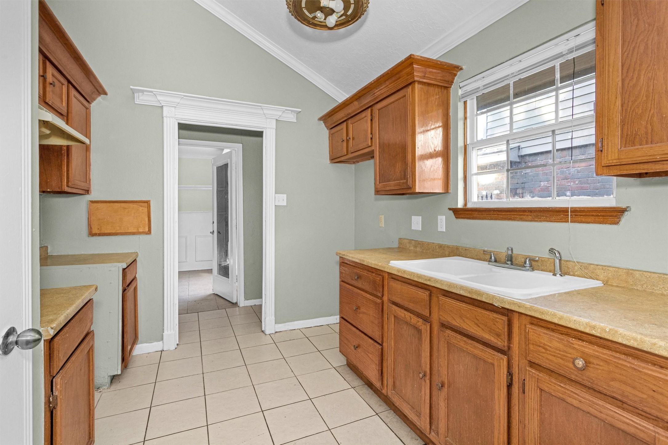 12443 South Rachlin Circle Houston, TX 77071 - Photo 10 of 29 a spacious bathroom with a sink a mirror and a shower