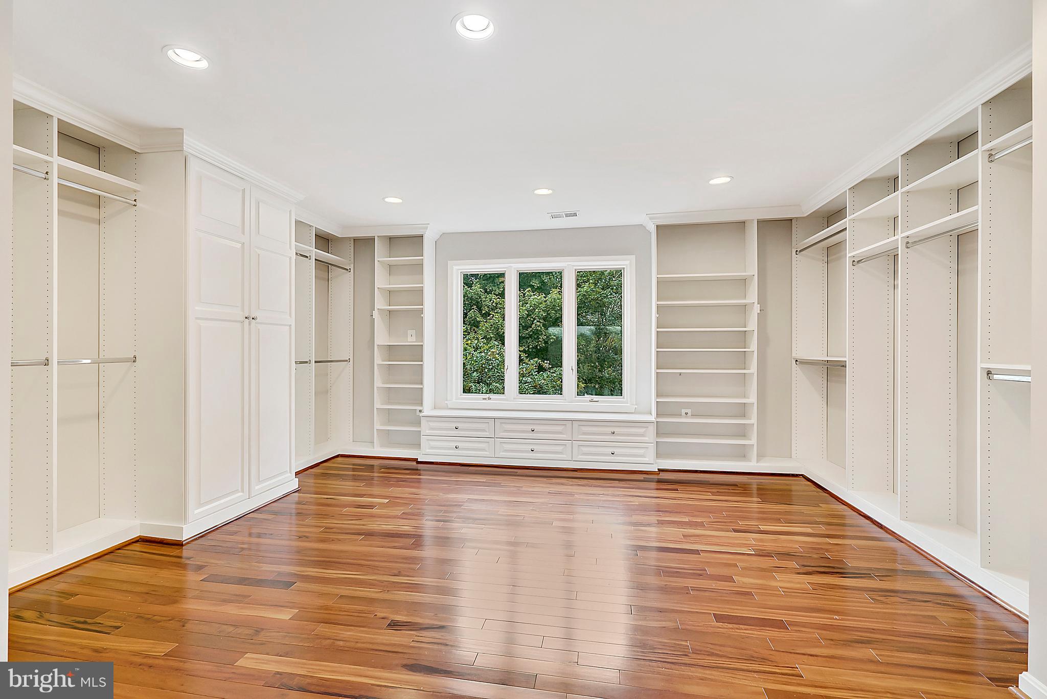 4354 High Ridge Road Haymarket, VA 20169 - Photo 17 of 30 Master Dressing room and dream closet.