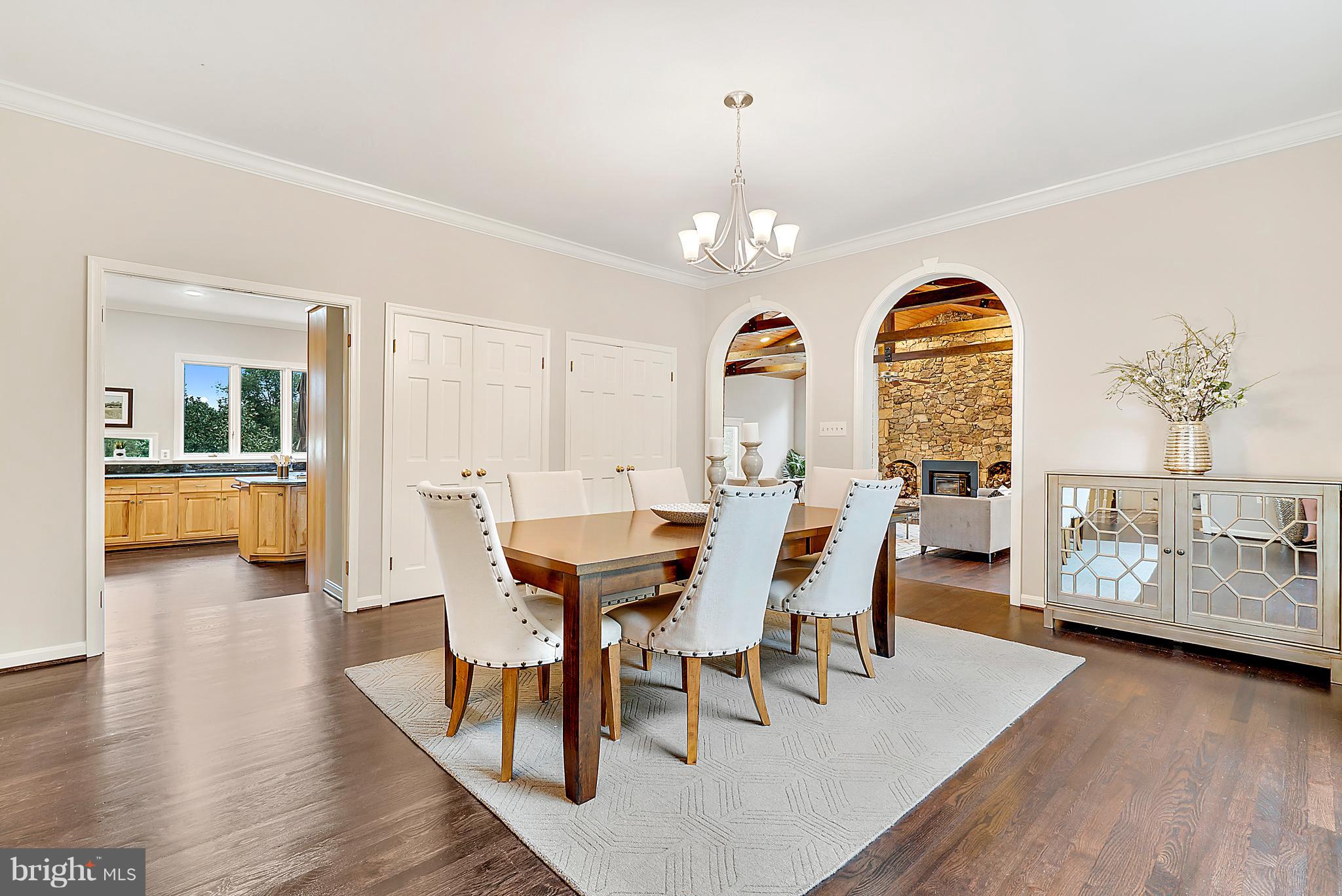 Spacious DR large enough for any get together