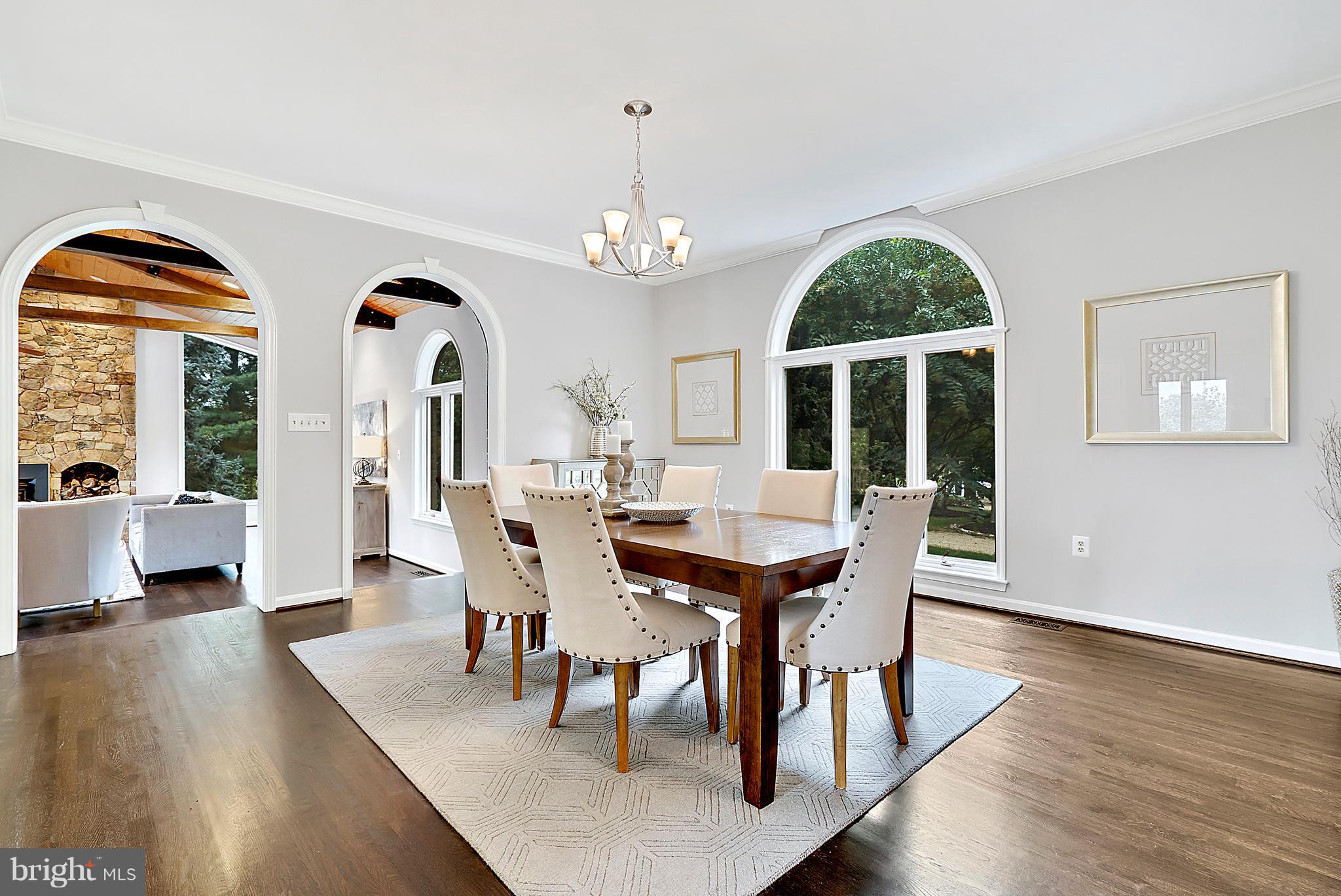Beautiful Pallidium windows and arches to FR