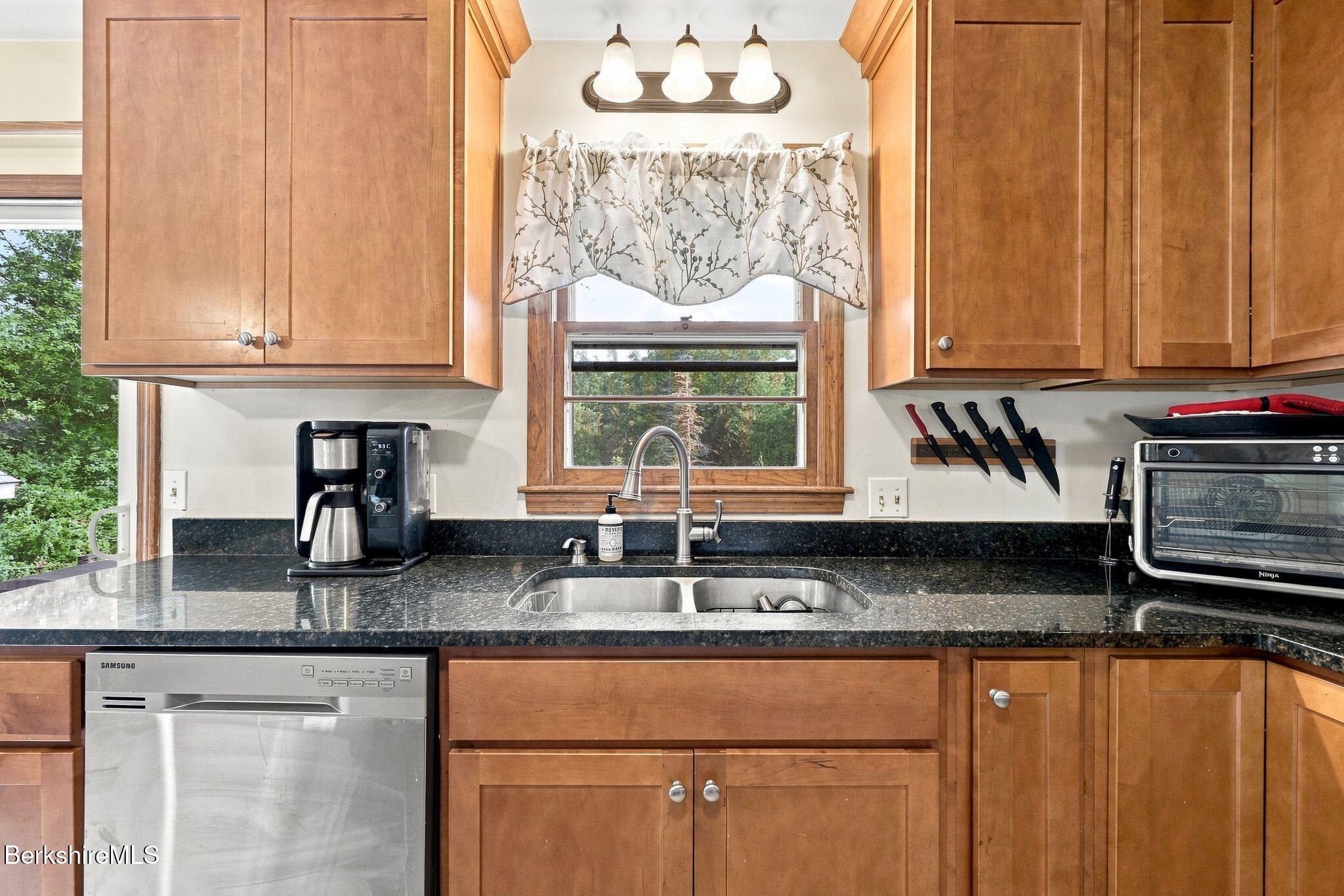 136 Cadwell Road Pittsfield, MA 01201 - Photo 23 of 49 136_Cadwell_Rd_068