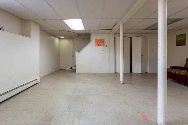 a view of a livingroom with closet