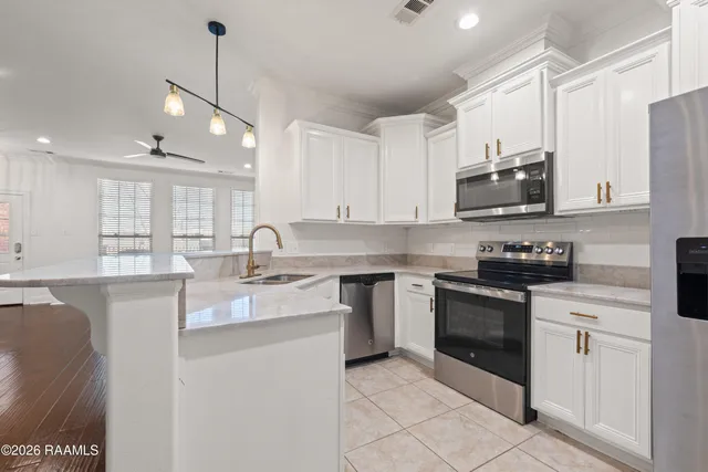 $299,000 | 102 Stonehurst Drive, Youngsville, LA 70592