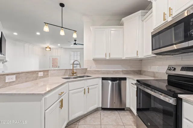 $299,000 | 102 Stonehurst Drive, Youngsville, LA 70592