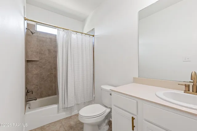 $299,000 | 102 Stonehurst Drive, Youngsville, LA 70592