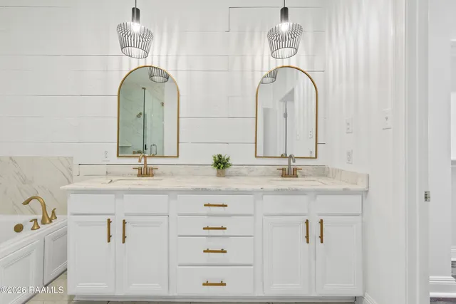 $299,000 | 102 Stonehurst Drive, Youngsville, LA 70592