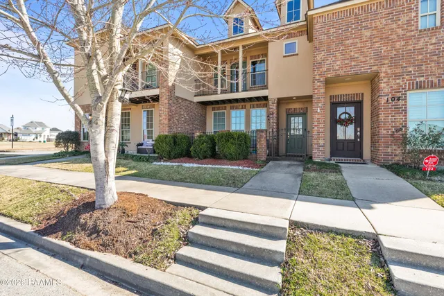 $299,000 | 102 Stonehurst Drive, Youngsville, LA 70592