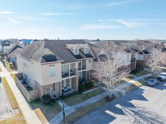 $299,000 | 102 Stonehurst Drive, Youngsville, LA 70592