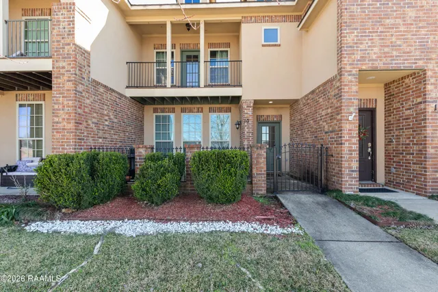 $299,000 | 102 Stonehurst Drive, Youngsville, LA 70592