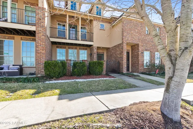 $299,000 | 102 Stonehurst Drive, Youngsville, LA 70592