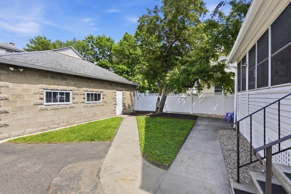 585 Armory Street Springfield, MA 01104 - Photo 35 of 40