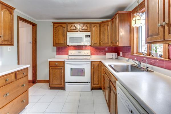 21 Elizabeth Road Stoneham, MA 02180 - Photo 11 of 29 Gallery Image 11