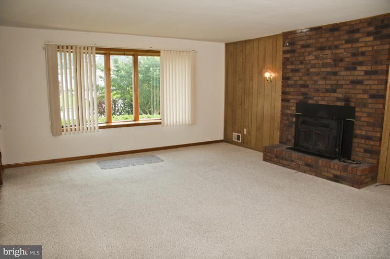 353 Stillwater Road Essex, MD 21221 - Photo 12 of 29 Living Room