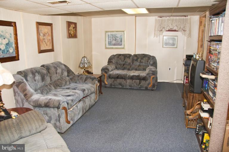 353 Stillwater Road Essex, MD 21221 - Photo 23 of 29 Living Room