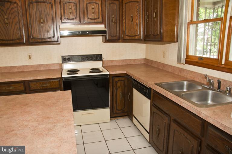353 Stillwater Road Essex, MD 21221 - Photo 25 of 29 Kitchen