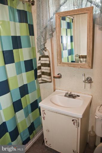 353 Stillwater Road Essex, MD 21221 - Photo 5 of 29 Bath