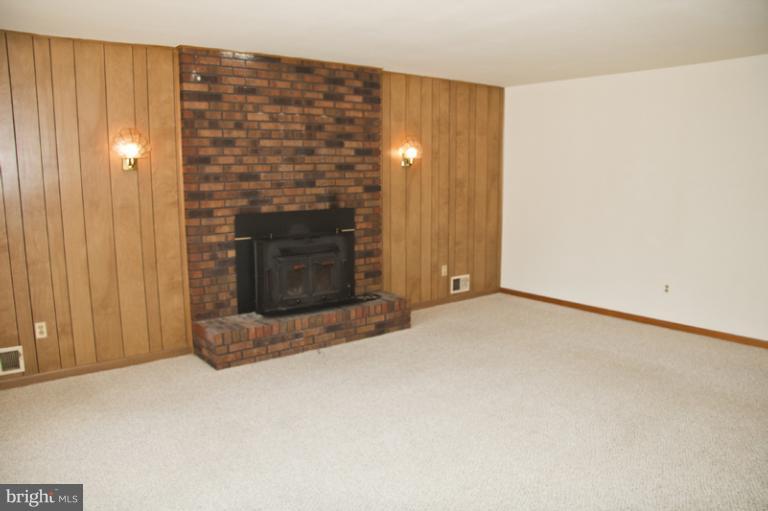 353 Stillwater Road Essex, MD 21221 - Photo 7 of 29 Living Room