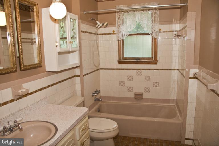 353 Stillwater Road Essex, MD 21221 - Photo 8 of 29 Bath