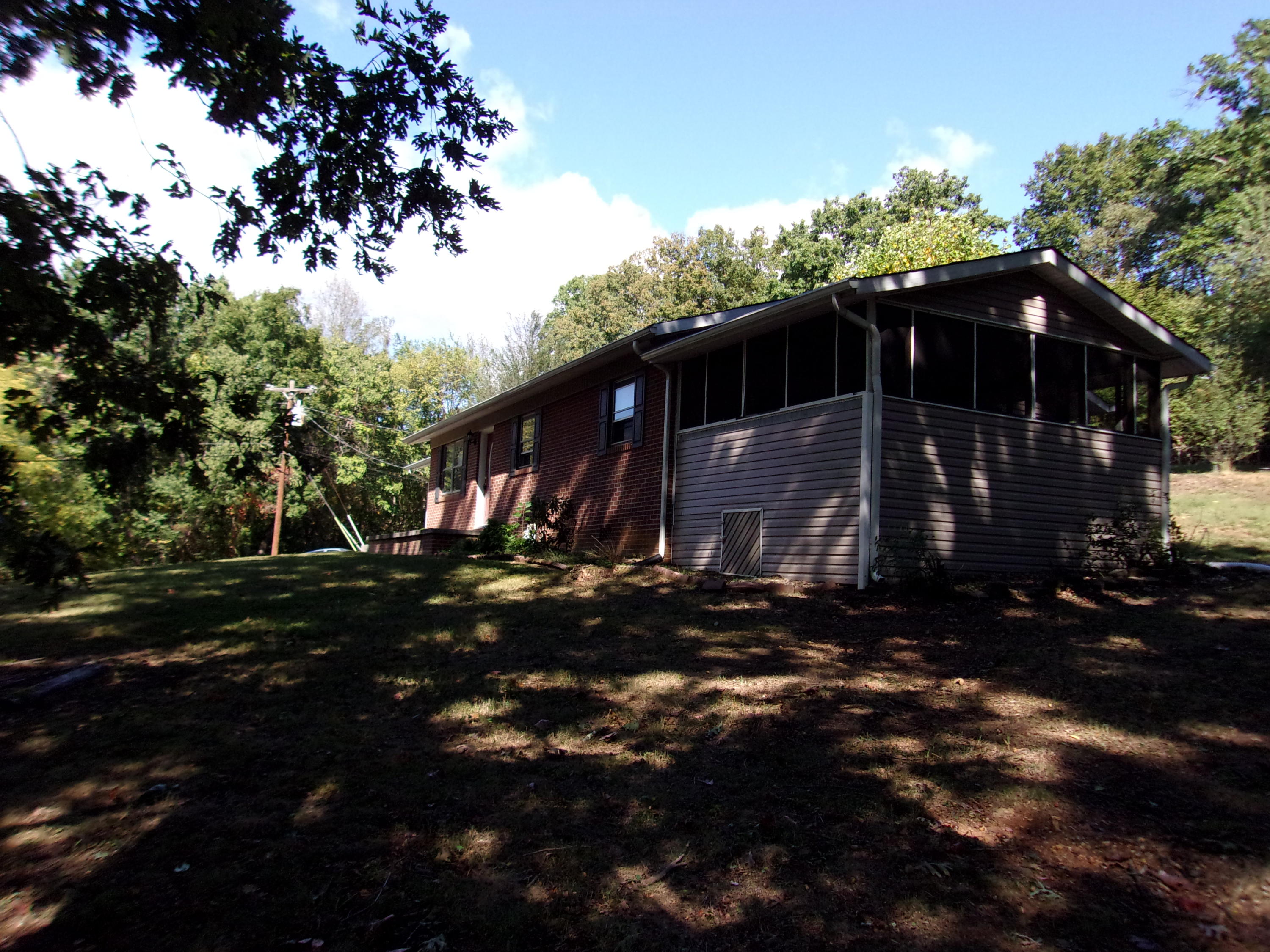 4223 Rambling Road Morristown, TN 37814 - Photo 3 of 22 037