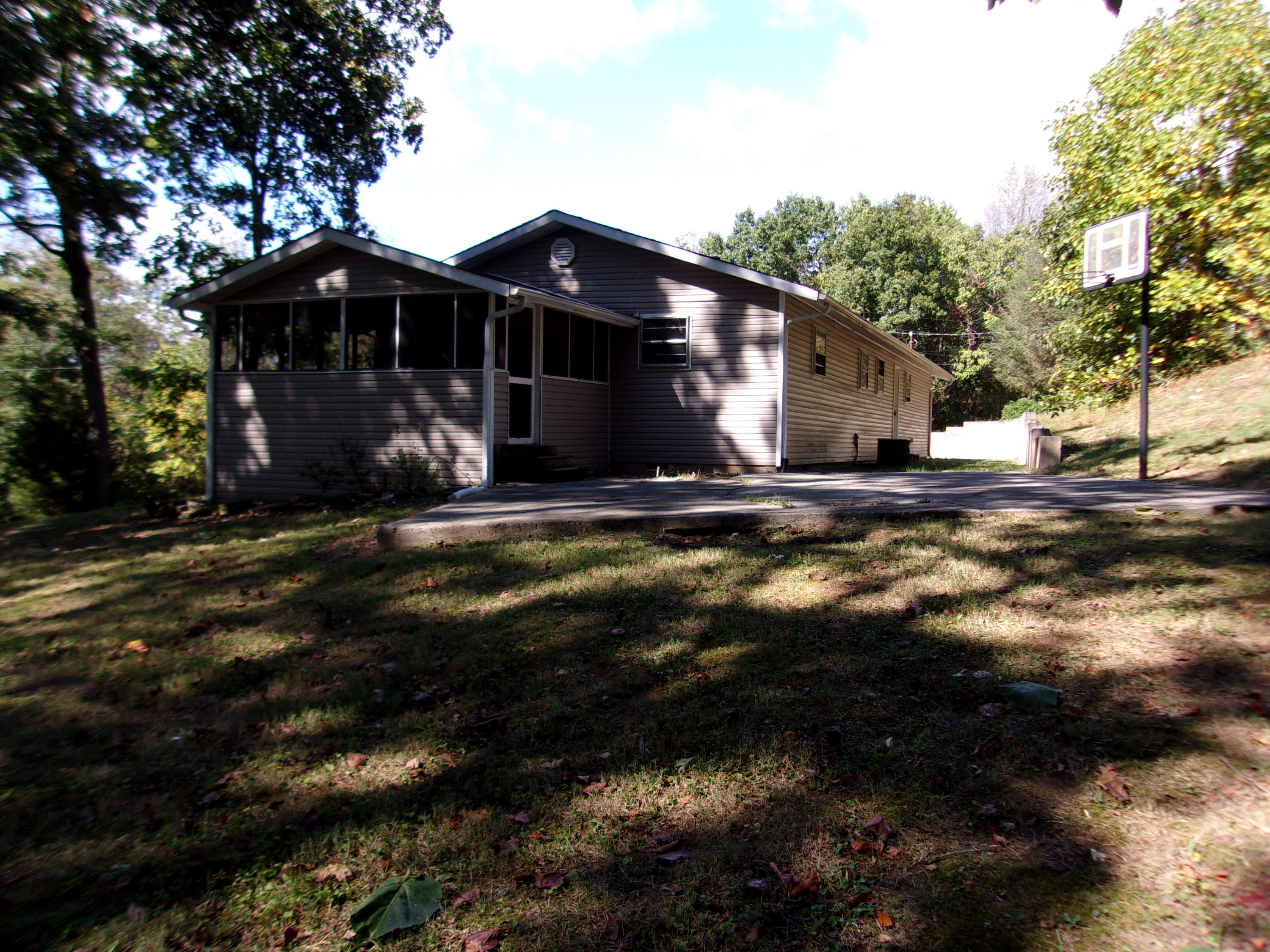 4223 Rambling Road Morristown, TN 37814 - Photo 4 of 22 038