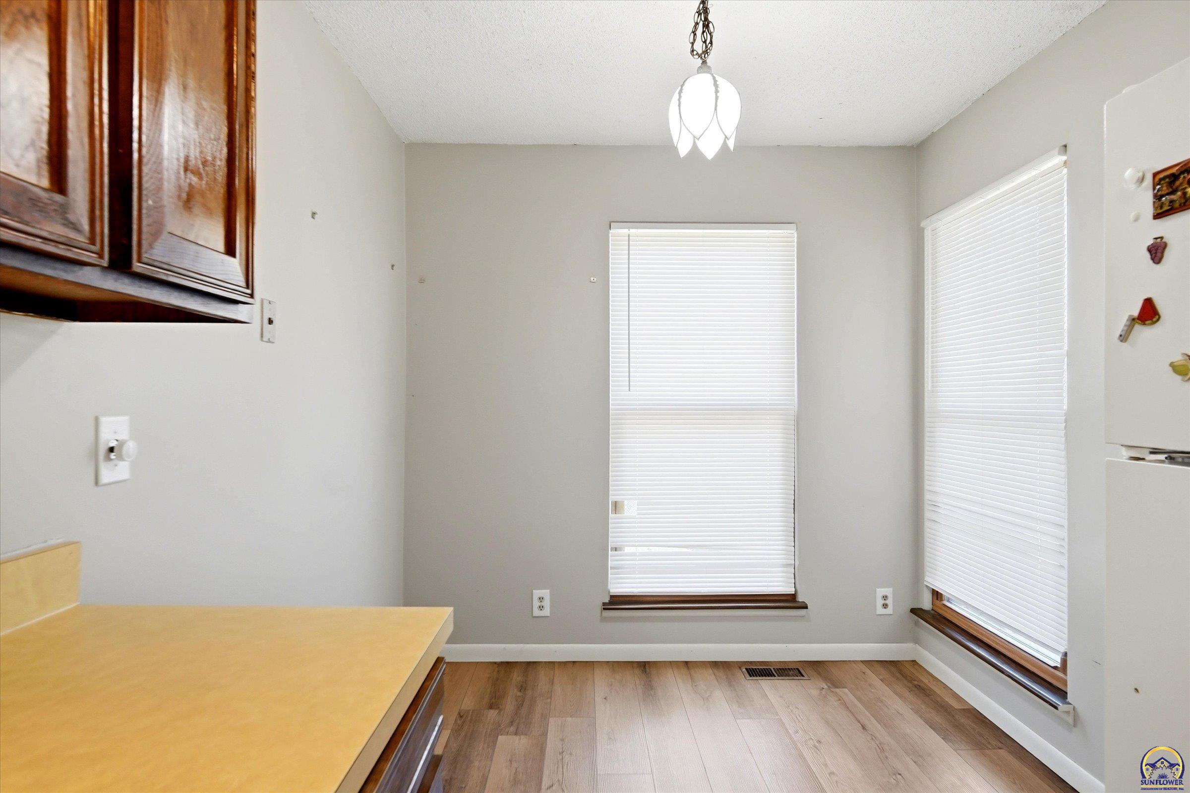 4503 Southwest 33rd Terrace Topeka, KS 66614 - Photo 13 of 35