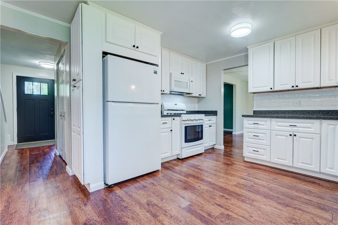 212 Hollybrook Road Sweden, NY 14420 - Photo 13 of 39 ALL APPLIANCES STAY!