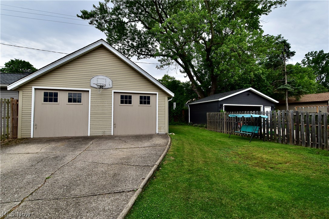 4620 Landchester Road Cleveland, OH 44109 - Photo 3 of 31 Gallery Image 3
