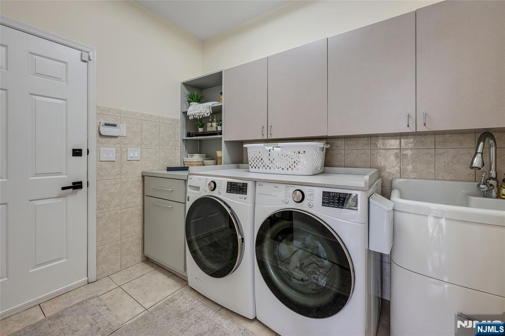 18 Renshaw Drive Montville, NJ 07045 - Photo 17 of 46 a utility room with dryer and washer
